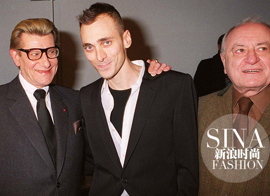 Yves-Saint-Laurent、Hedi-Slimane、Pierre-Bergé在Dior后臺(tái)的合影