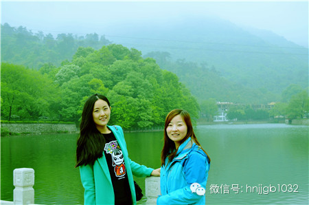 奧斯卡汽車影城的美女和這個風景融入的真好啊，有木有？！
