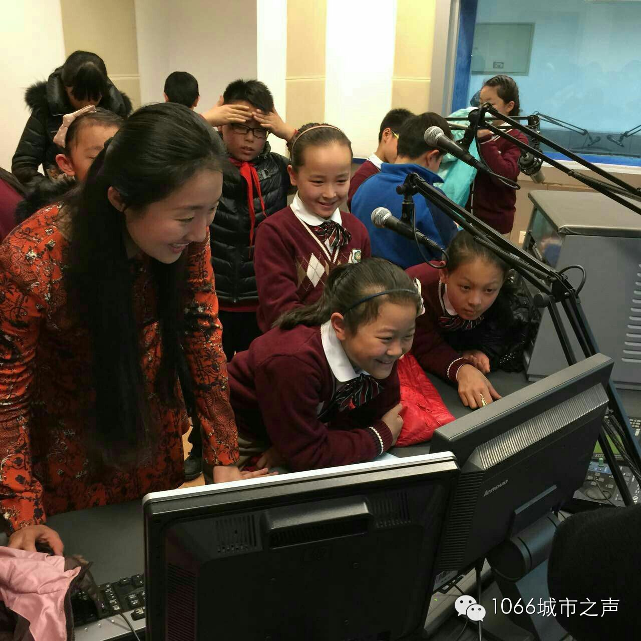 “好激動，好激動”！天天上學(xué)、放學(xué)都從廣播大廈經(jīng)過，今天終于進(jìn)來了！