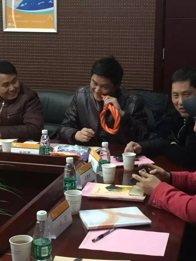 小編想問一下咬膠管的孫老師，優(yōu)質(zhì)膠管的口感如何呢？