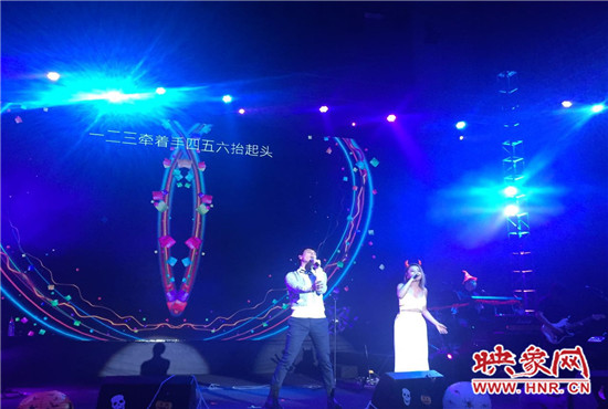 丁當現(xiàn)場分享了她的代表曲目，《猜不透》全場大合唱，歌手嚴爵充分展現(xiàn)創(chuàng)作型歌手的特點。