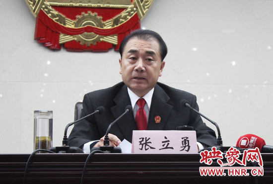 省高院院長(zhǎng)張立勇說，全省法院一定要堅(jiān)定為農(nóng)民工討薪的立場(chǎng)不動(dòng)搖