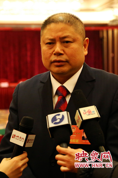 全國政協(xié)委員，河南弘昌集團(tuán)、信陽毛尖集團(tuán)董事長陳世強(qiáng)