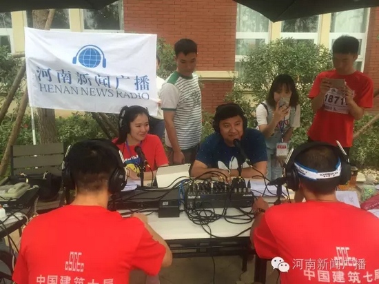 直播間被圍觀群眾包圍啦，是不是沒有看過我們的直播？