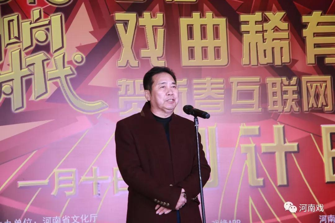 中國戲劇家協(xié)會副主席、河南豫劇院院長李樹建介紹活動概況