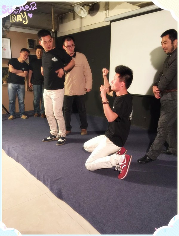 難度增加，連動作都由觀眾設(shè)定~行軍打仗中，路飛是有多怕死？