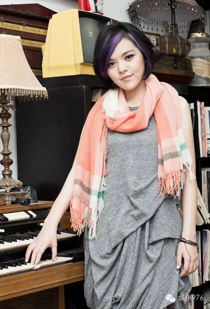 劉思涵，2011年9月發(fā)行首支個人單曲《走在冷風(fēng)中》。種子音樂簽約藝人。