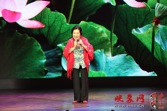 著名越調(diào)表演藝術(shù)家、越調(diào)皇后毛愛蓮演唱《白奶奶醉酒》選段“好一個俊俏的趙鳳英”