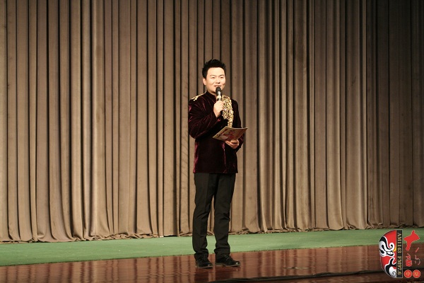 主持人：著名戲曲節(jié)目主持人、河南電臺(tái)戲曲廣播“當(dāng)家小生”月陽