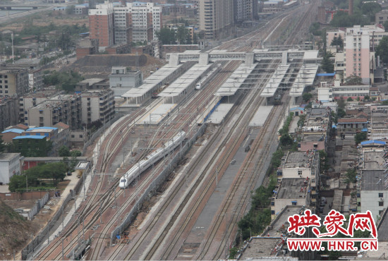 本次運(yùn)行試驗(yàn)由2列CRH2A型動(dòng)車組擔(dān)當(dāng)，計(jì)劃試驗(yàn)速度為每小時(shí)200公里。