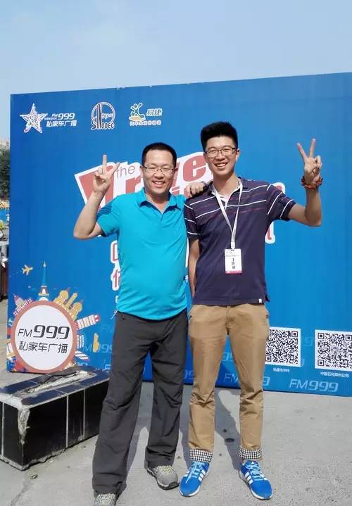 主播鄭強(qiáng)，這兩條大長(zhǎng)腿，恩…適合去學(xué)游泳