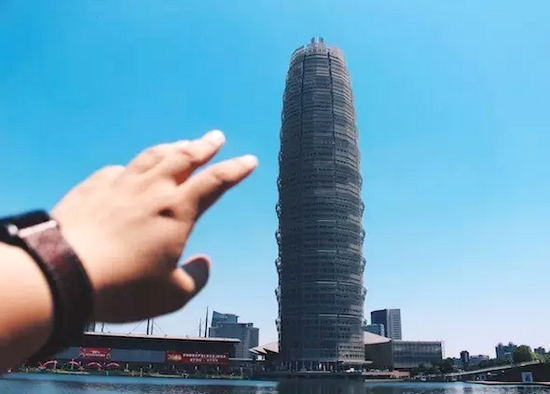 鄭州的新高度，鄭州會(huì)展賓館，高280米。