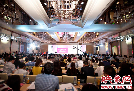5月28日，一場河南企業(yè)家的盛會在鄭州舉辦，群象島2015夏季峰會以奮斗者為本致敬奮斗者。