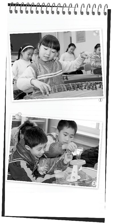　圖1：鐵路五小古箏社團(tuán)的孩子們正在演奏《高山流水》，圖2：科學(xué)課上，孩子們正在探索水的秘密。