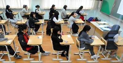 　藝術(shù)生不僅需要專業(yè)課優(yōu)秀，文化課成績也必須達(dá)標(biāo)
