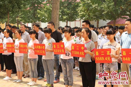 經(jīng)過一周的廣泛宣傳動員，全縣教育系統(tǒng)共捐款174113元。