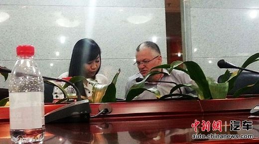 車主提供在維權(quán)過(guò)程中接觸德國(guó)技術(shù)人員的照片。