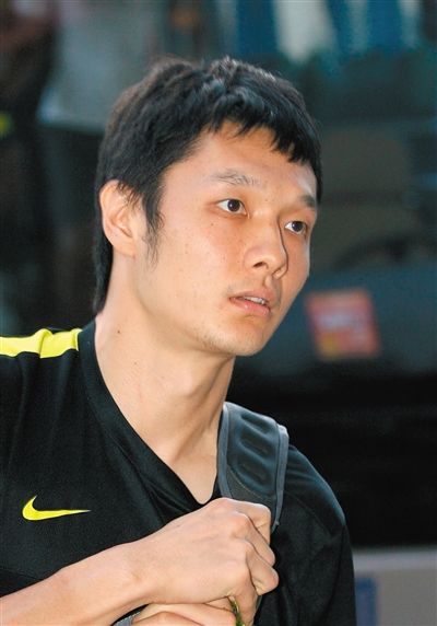 楊智 足球守門員,現(xiàn)效力于北京國安隊,為國家隊守門員。