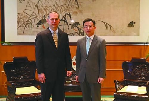 27日,中國(guó)外交部駐港特派員宋哲會(huì)見夏千福。