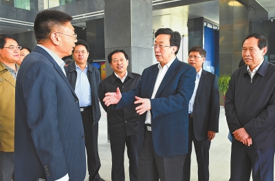 4月9日，省委書記、省人大常委會(huì)主任郭庚茂帶隊(duì)，在洛陽(yáng)高新技術(shù)產(chǎn)業(yè)集聚區(qū)內(nèi)觀摩考察。