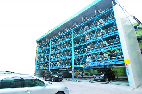 商務(wù)廳（北院）內(nèi)新建一個立體停車場，有68個停車位，但目前停車率不高。