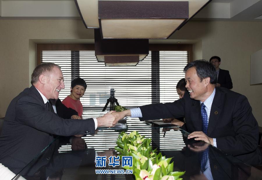 4月26日，國(guó)家文物局副局長(zhǎng)宋新潮代表中方向法國(guó)有關(guān)方面負(fù)責(zé)人表示感謝。當(dāng)日，法國(guó)皮諾家族在北京宣布