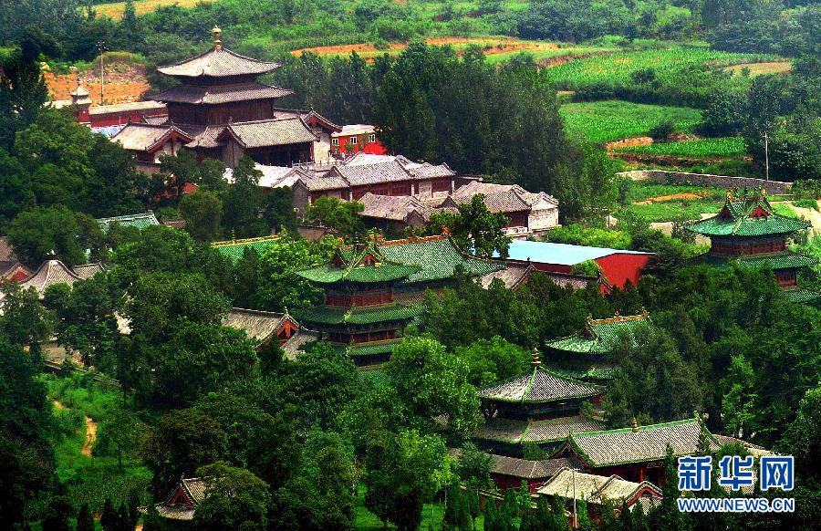 　從少林寺對(duì)面的山峰上俯瞰少林寺常住院的全貌(2012年8月4日攝)。
