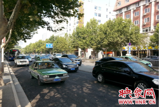 “無車日”仍有許多私家車主選擇開車上路。