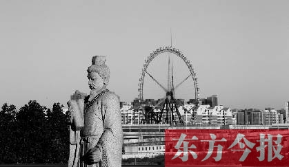 16日，從中原福塔基座平臺看向世紀歡樂園的景象