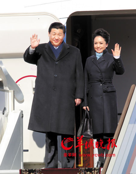 國(guó)家主席習(xí)近平首次出訪俄羅斯，夫人彭麗媛陪同。
