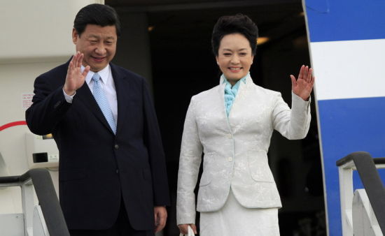 習(xí)近平和夫人彭麗媛在坦桑尼亞。資料圖