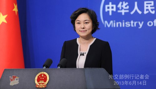 2013年6月14日，外交部發(fā)言人華春瑩主持例行記者會。