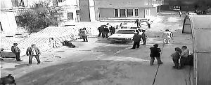 警車視而不見(jiàn)。（視頻截圖）