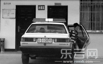 網(wǎng)友舉報云南紅河州森林公安警車私用。