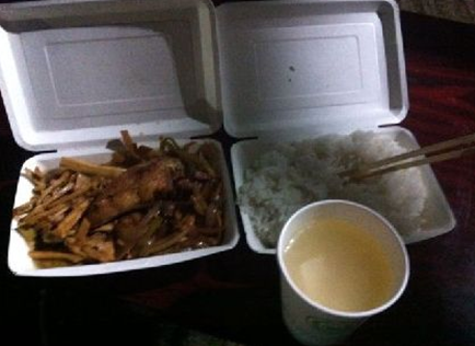 45元的盒飯,三菜一湯。