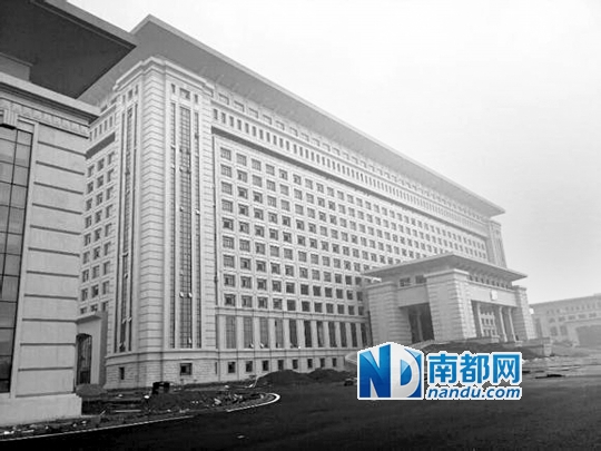 圖片顯示，湖南攸縣新建的發(fā)展中心樓群氣派，廣場龐大。 圖片來源：天涯論壇