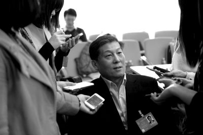 昨天，北京市高院院長慕平接受媒體采訪。京華時(shí)報(bào)記者張斌攝