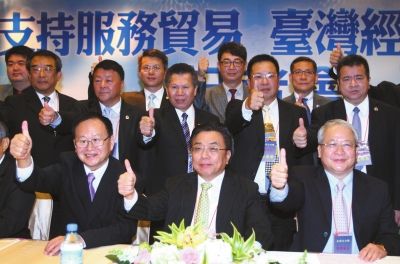去年10月，多位大陸臺(tái)協(xié)會(huì)長(zhǎng)舉行記者會(huì)，一同為服貿(mào)協(xié)議喊話，希望臺(tái)當(dāng)局盡年快完成審議。圖/東方IC