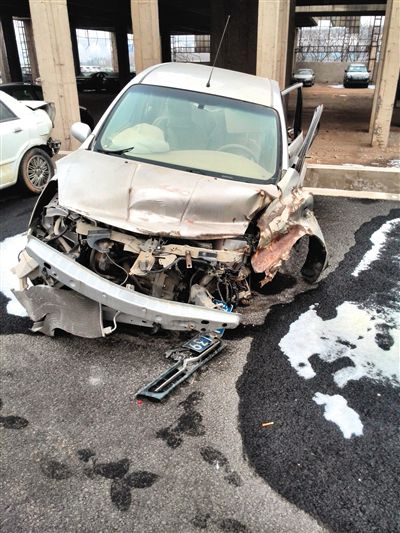 事發(fā)轎車。吳英供圖