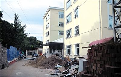 　該山莊目前正在建四星級(jí)賓館。新京報(bào)記者 吳江 攝