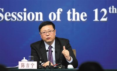 昨日，十二屆全國人大三次會議新聞中心，環(huán)保部部長陳吉寧回答中外記者提問。新京報(bào)記者 陳杰 攝