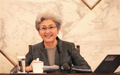 3月4日，十二屆全國(guó)人大三次會(huì)議在人民大會(huì)堂舉行新聞發(fā)布會(huì)，大會(huì)發(fā)言人傅瑩回答中外記者的提問(wèn)。