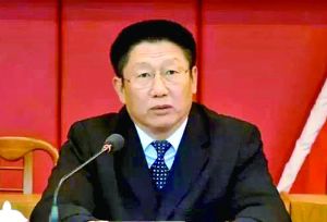 他曾身居要職，在仕途上平步青云，“連跳式”升官；他如今落馬，被查出近乎瘋狂地收受巨額利益、用公款送禮，還隱瞞“裸官”身份、在私企老板的安排下多次嫖娼、參與賭博、與多名女性通奸，被一線辦案人員形容為“五毒俱全”的干部。近日，深圳原市委常委、政法委書(shū)記蔣尊玉的貪腐歷程被披露。