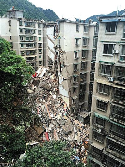  昨日，貴陽(yáng)市云巖區(qū)一棟9層居民樓垮塌，16人失聯(lián)。新華社發(fā)