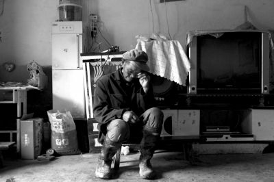 今年73歲的錢智遠(yuǎn)說起女兒錢仁鳳不禁老淚縱橫。