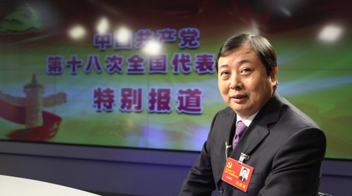 十八大代表，江蘇省江陰市華西村黨委書(shū)記、華西集團(tuán)董事長(zhǎng)吳協(xié)恩