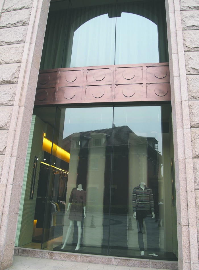 成都新東方千禧大酒店內(nèi)，曾銷(xiāo)售假冒LV產(chǎn)品的店鋪