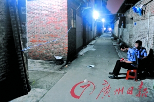 事發(fā)出租屋前拉起了警戒線，警方正在現(xiàn)場(chǎng)調(diào)查。記者陳楓攝