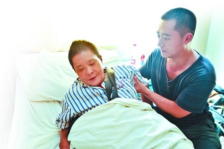 母親因患白血病無錢治療，他依然不言放棄
