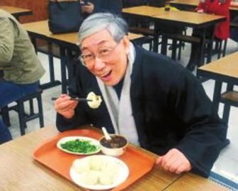 吳頌今到慶豐包子鋪找靈感。